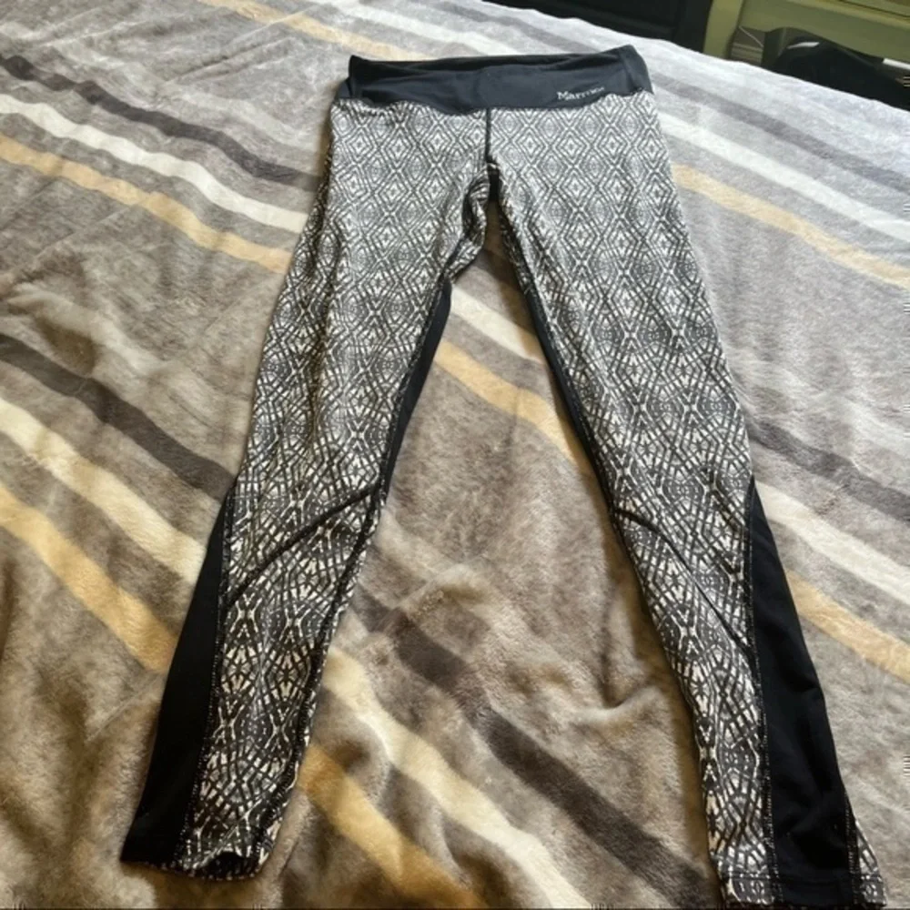 Black and white Marmot leggings
